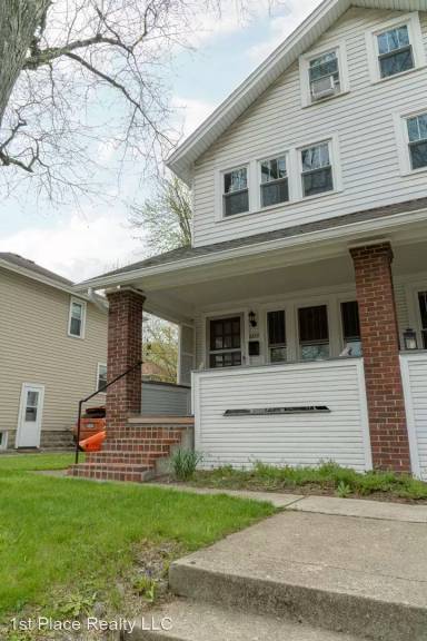 Main picture of 2919 Indianola Ave
