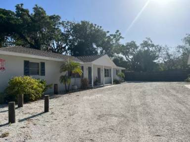 Main picture of 112 Colonia Ln E