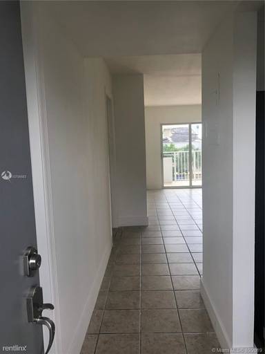 Main picture of 395 NE 21st St