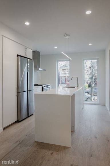 Main picture of 4829 Commonwealth St