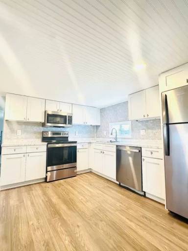 Main picture of East Bay Oaks Mobile Home Park
