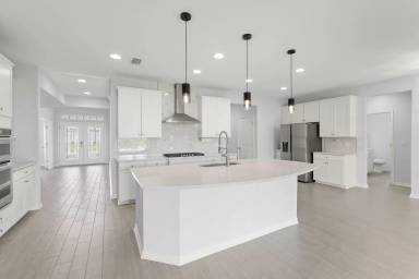 Main picture of 32 Trewin Cir