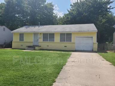 Main picture of 3158 N Lansing Pl