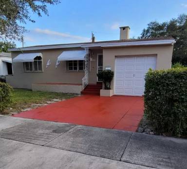 Main picture of 910 NW 58th St