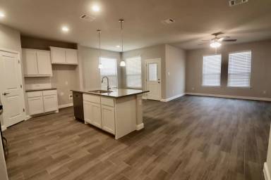 Main picture of 1120 Eastland Ln