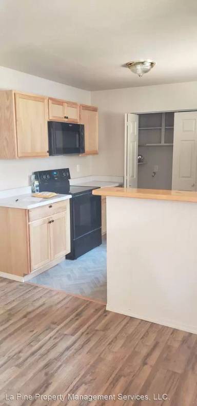 Main picture of 15909 Woodland Dr