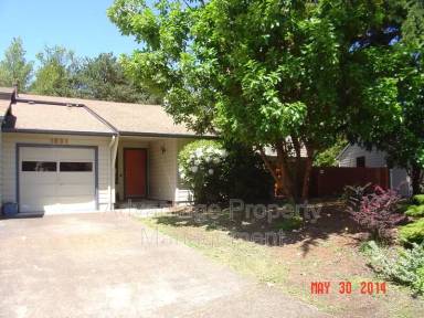 Main picture of 1831 NW Grant Cir