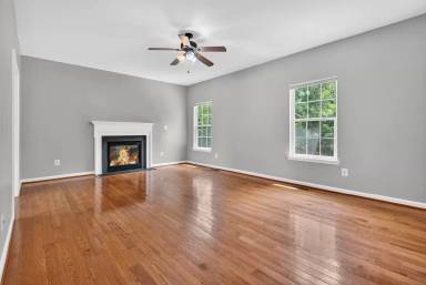 Main picture of 7629 Hamelin Ln