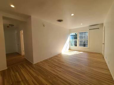 Main picture of 5852 Woodman Ave