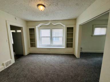 Main picture of 3039 E 126th St