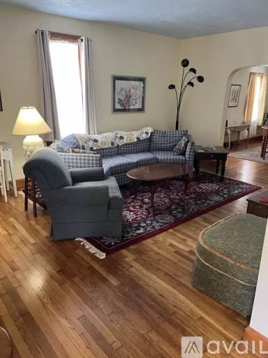 Main picture of 721 W 2nd St