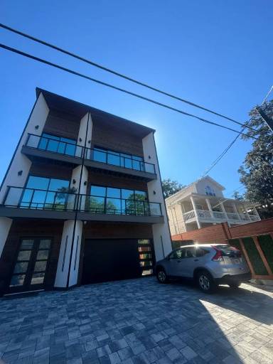 Main picture of 415 E 7th Ave