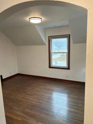 Main picture of 1081 1/2 Cherry St