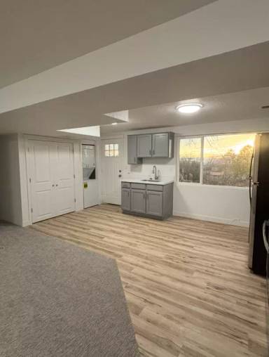 Main picture of 1035 N Kingswood Rd