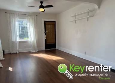 Main picture of 825 S 76th St