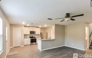 Main picture of 6111 Lakefront St