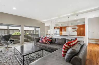 Main picture of 5205 Capitol Ave