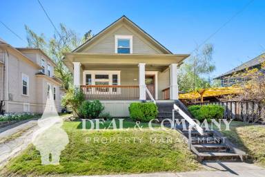 Main picture of 2426 SE Belmont St