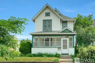 Main picture of 1022 20th Ave NE