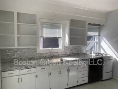 Main picture of 17 Fremont Ave