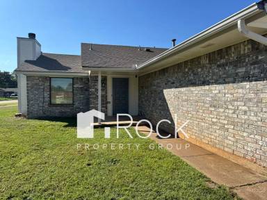 Main picture of 8720 Oakridge Dr