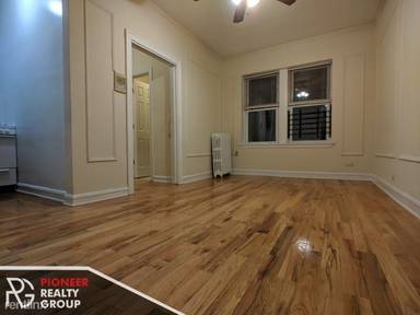 Main picture of 2827 N Burling Apartments