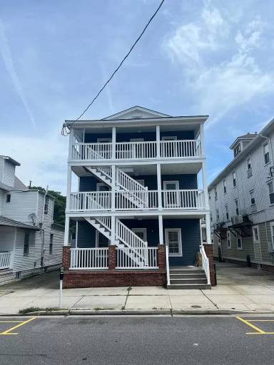 Main picture of 233 E Garfield Ave