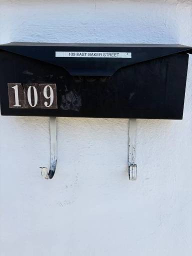 Main picture of 109 E Baker St