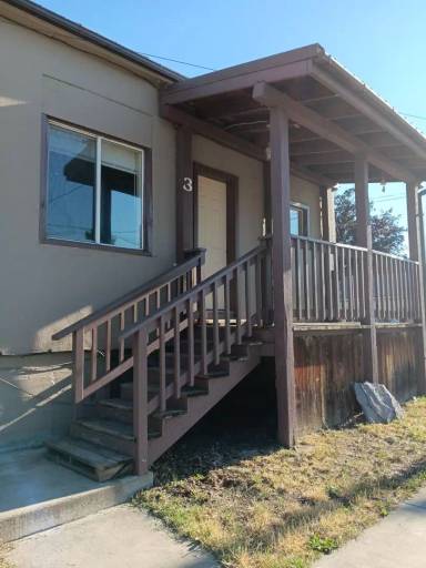 Main picture of 208 S 1st St