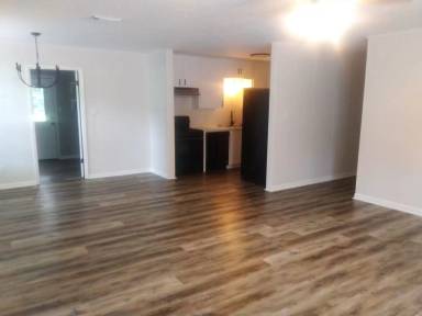 Main picture of 214 Pine Tree Ln