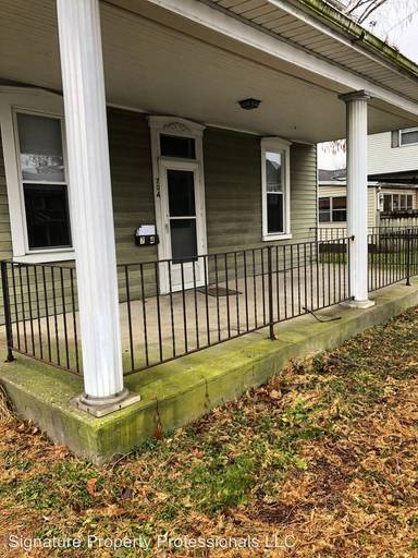 Main picture of 704 W Main St