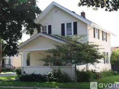 Main picture of 325 W Spring St