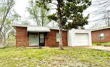 Main picture of 1535 N Jackson Ave