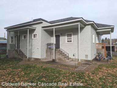 Main picture of 121 NW 2nd St