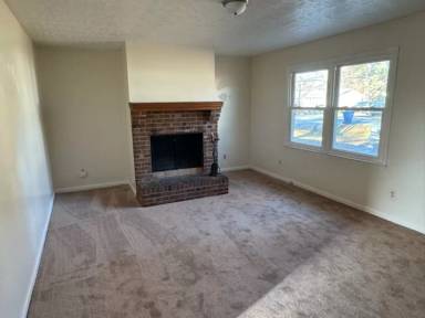 Main picture of 6 Evelyn Cir