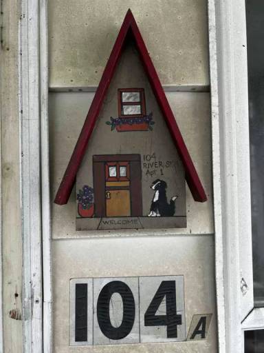 Main picture of 104 River St