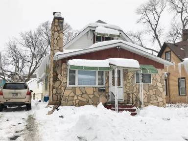 Main picture of 938 Central Ave W