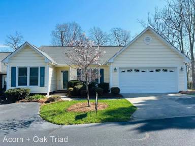Main picture of 4 Iron Carriage Ct