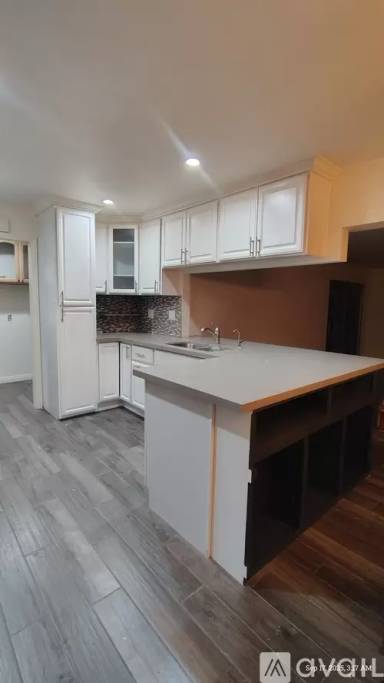 Main picture of 10613 Hamden Ave