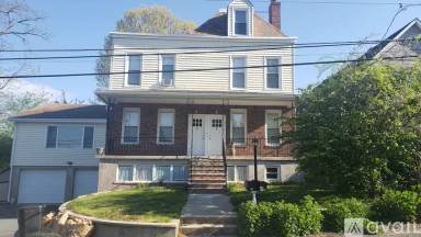 Main picture of 17 Clinton St