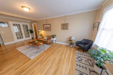 Main picture of 531 Bellevue Ave E