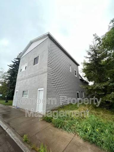 Main picture of 423 Commonwealth Ave