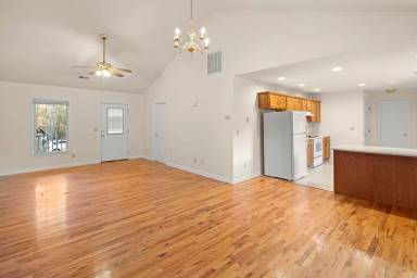 Main picture of 9 Graceland Pl