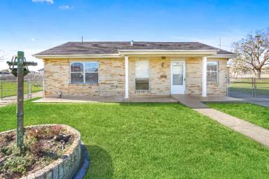 Main picture of 1900 Schnell Dr