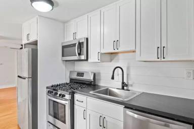 Main picture of 42 Saratoga Ave