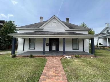 Main picture of 207 W Main St
