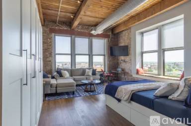 Main picture of 308 W 8th St