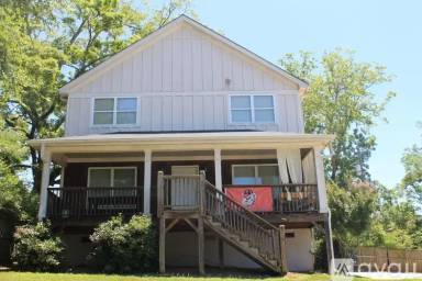 Main picture of 135 Fifth St