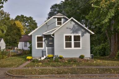 Main picture of 928 7th Ave NW