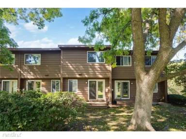 Main picture of 2428 Crestwood Dr